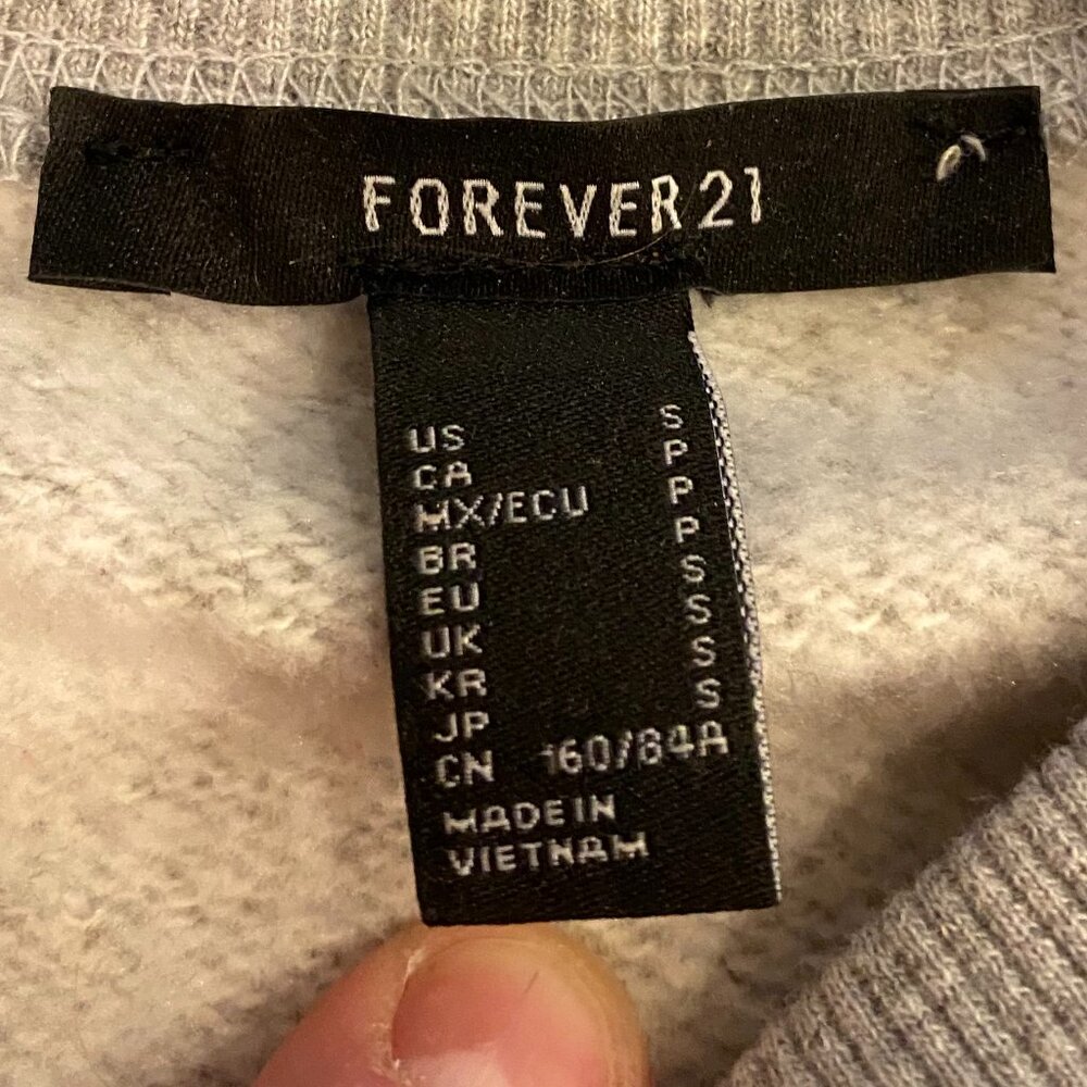 Forever21 Cropped Hoodie Sweatshirt Grey with LIPS  Womens SMALL - Picture 5 of 6